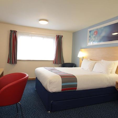 Travelodge Glasgow Airport Hotel Екстериор снимка