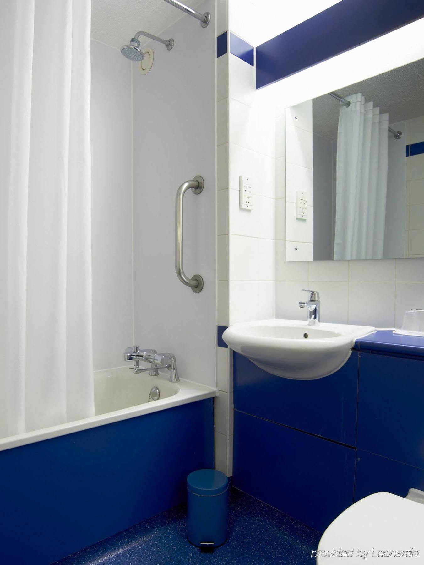 Travelodge Glasgow Airport Hotel Екстериор снимка