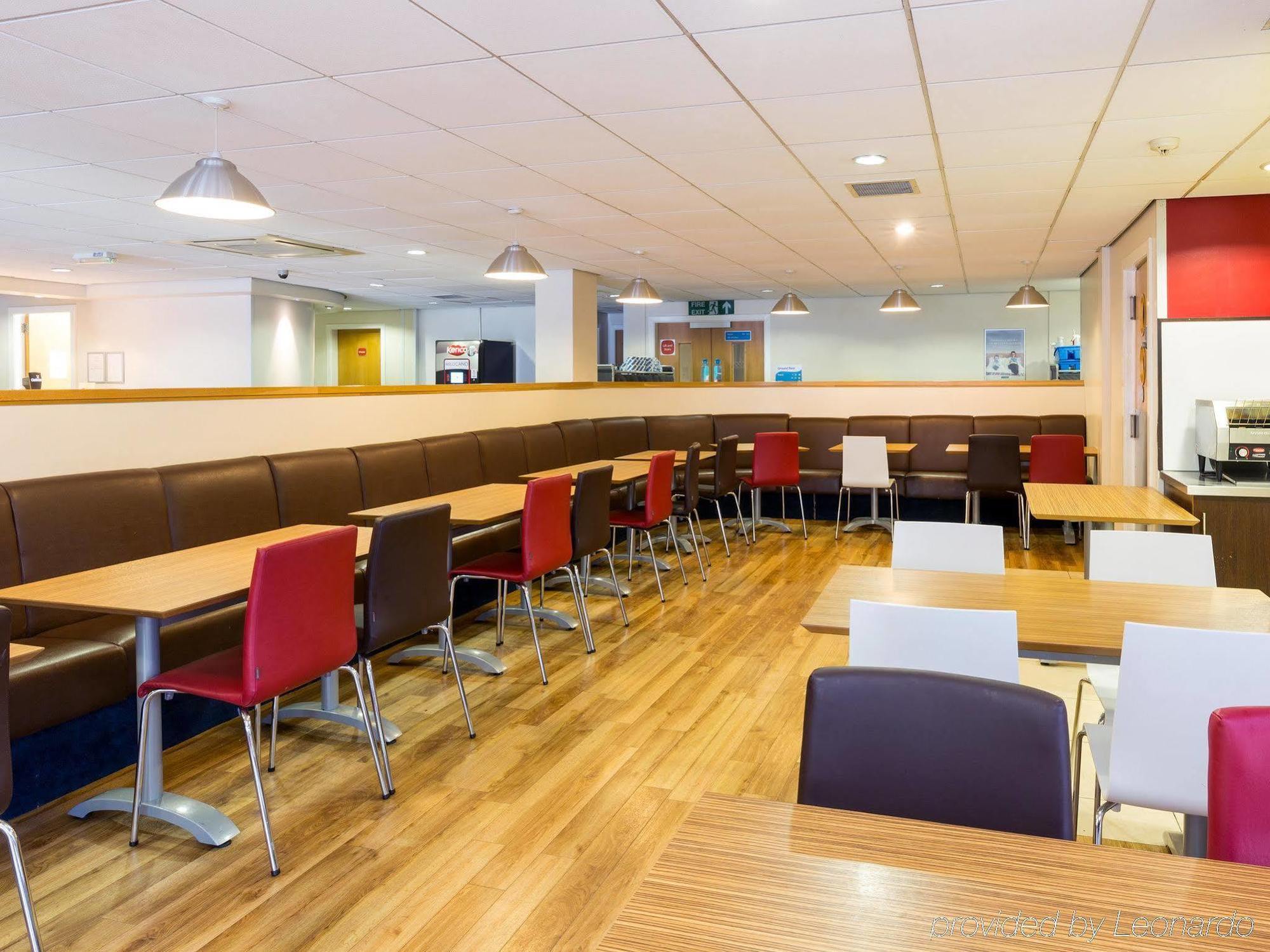 Travelodge Glasgow Airport Hotel Екстериор снимка